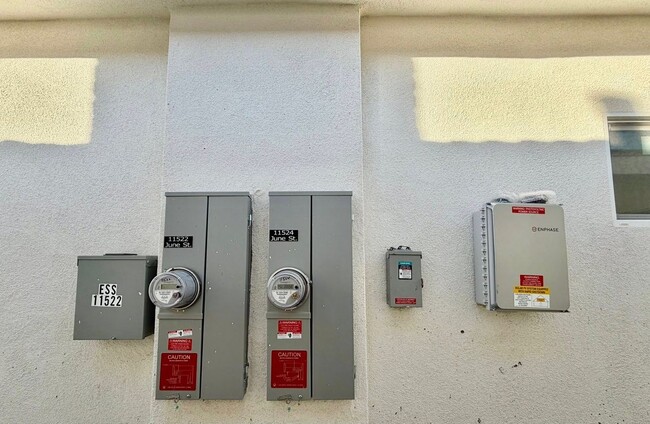 Building Photo - 11522 June St