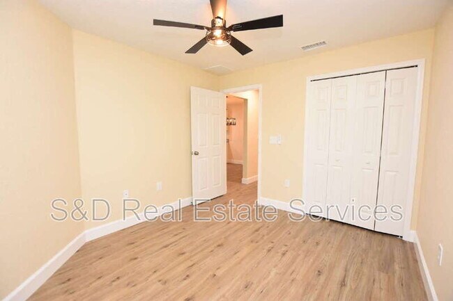 Building Photo - 1111 Mercury Dr E