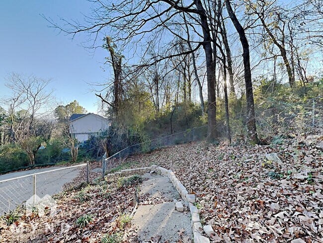 Building Photo - 629 Bennett Dr