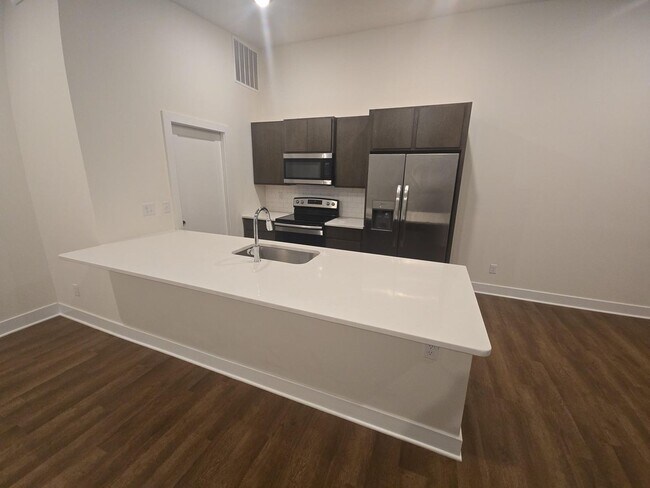 Building Photo - 2143/45 S Thatcher Cir