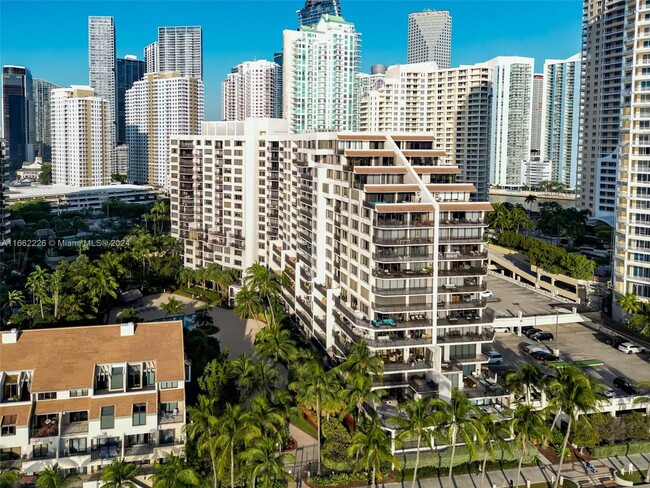 Building Photo - 540 Brickell Key Dr