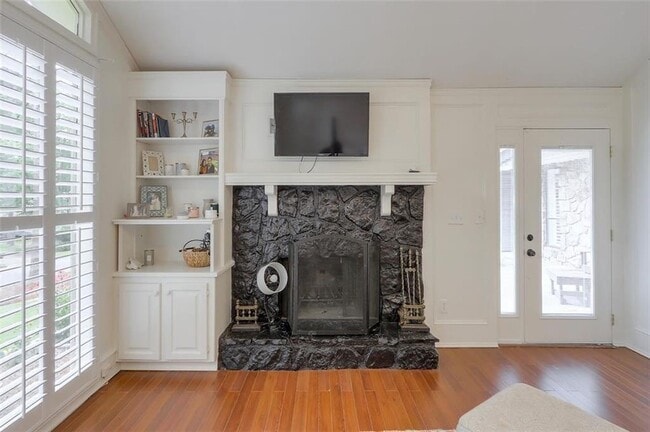 Building Photo - 392 Greenfield Ct