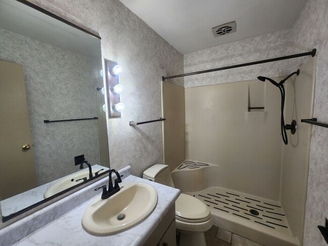 Building Photo - 3 Bedroom 2 Bath Condo Near Honey Creek Co...