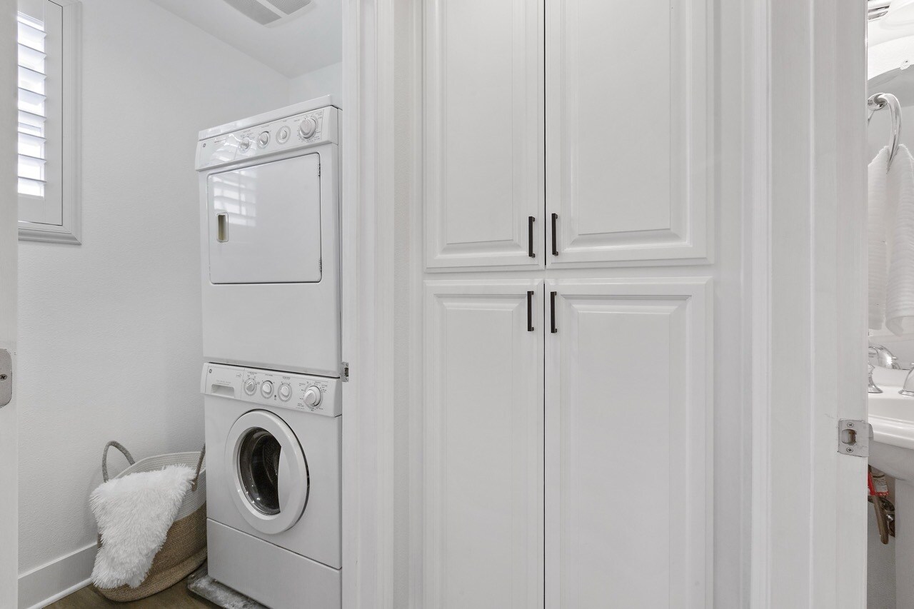 Building Photo - 44 Muller Pl