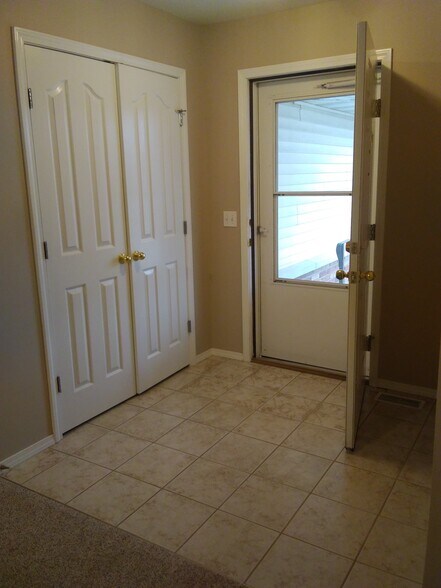 Entry - 3013 N Fremont Ave