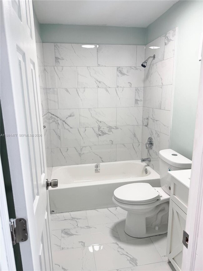 Building Photo - 804 SW 73rd Ave