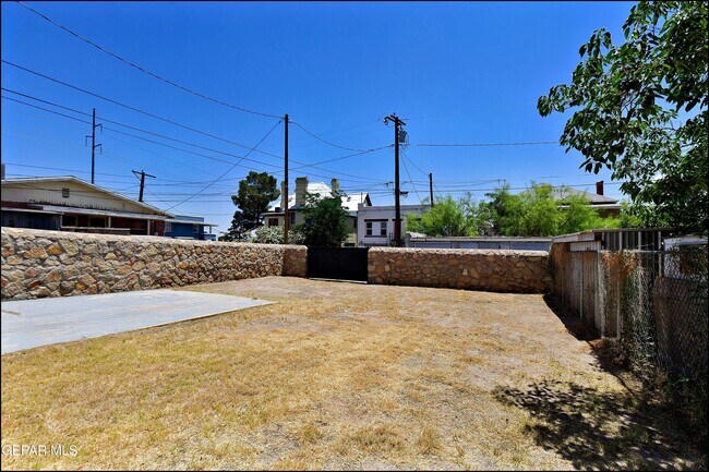 Building Photo - 612 E Nevada Ave