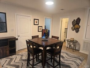 Building Photo - 1012 W Hernandez St