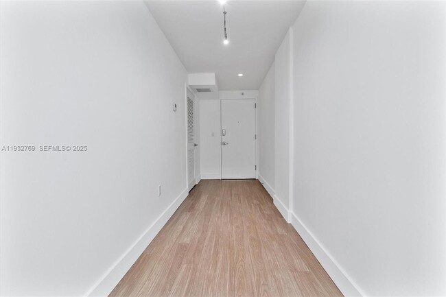 Building Photo - 1025 92nd St