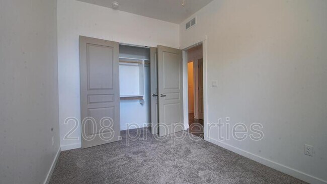 Building Photo - 2188 W Bella Ln