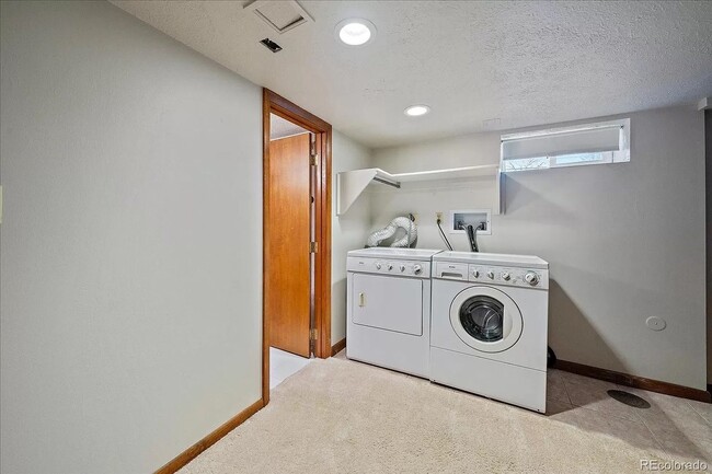 Building Photo - Charming Montclair Home