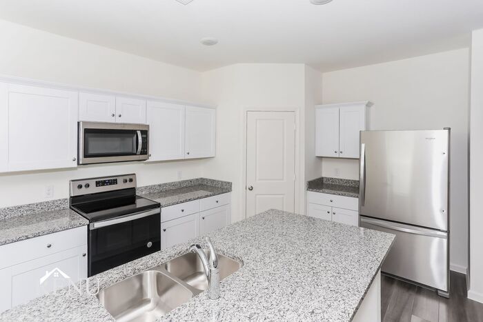 Building Photo - 1740 Escondido Dr