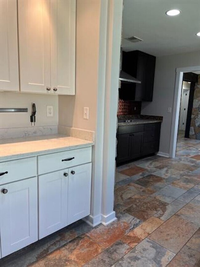 Building Photo - Renovated Brick Ranch Home
