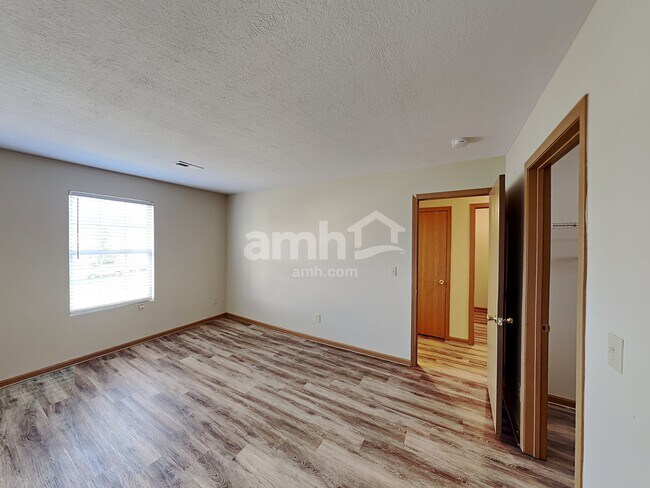 Building Photo - 439 Wellsleyglen Dr