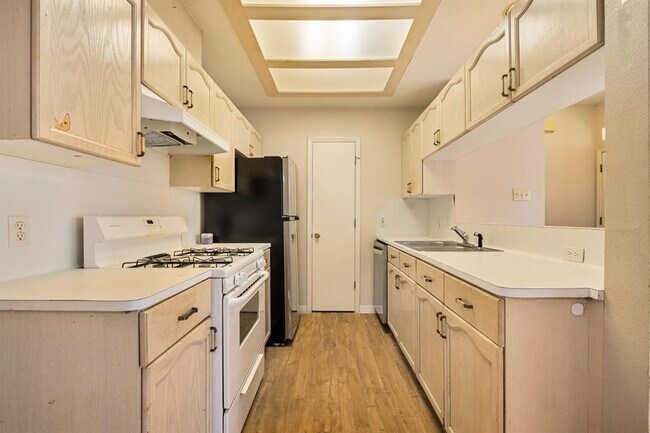Building Photo - 508 Gregory Ct
