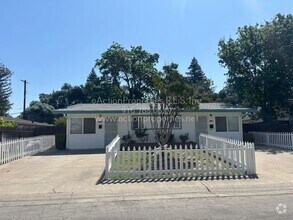 Building Photo - 2 Bedroom Duplex, all new, Central Heat an...