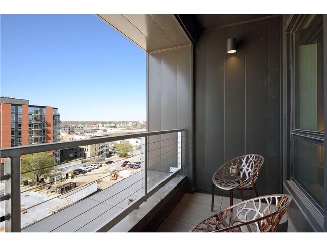 Building Photo - 728 N 3rd St