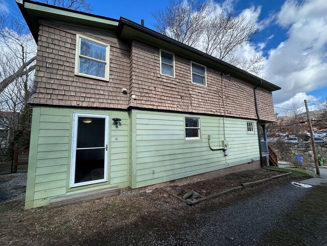 Building Photo - Central - Beautiful 1920's Two Story Home!