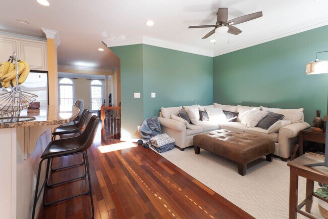 Building Photo - Well Appointed 3 Bedroom 3.5 Bath Townhome...