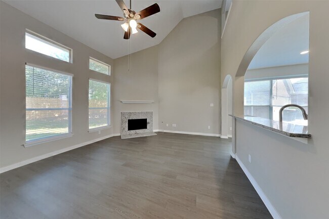 Building Photo - 8000 N Tarrytown Crossing Dr