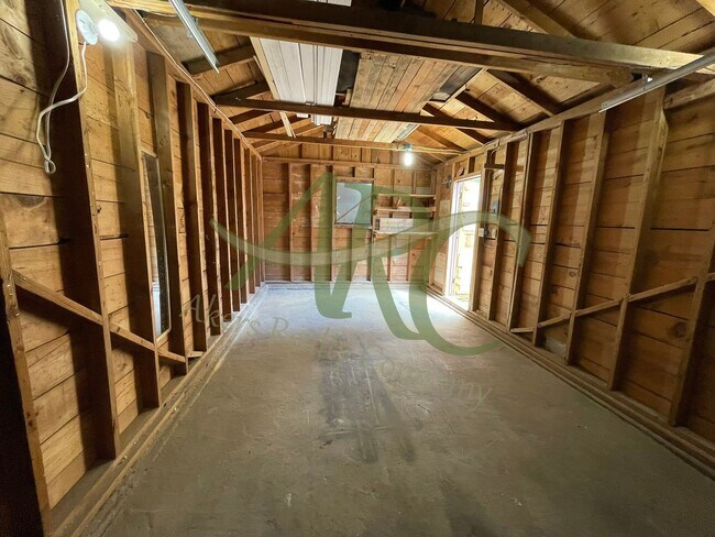 Building Photo - 416 S Prairie Ave