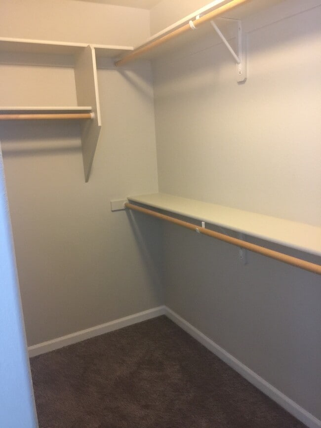 Building Photo - BEAUTIFUL 2 BEDROOM 2 BATHROOM TOWNHOUSE IN THE POINTE