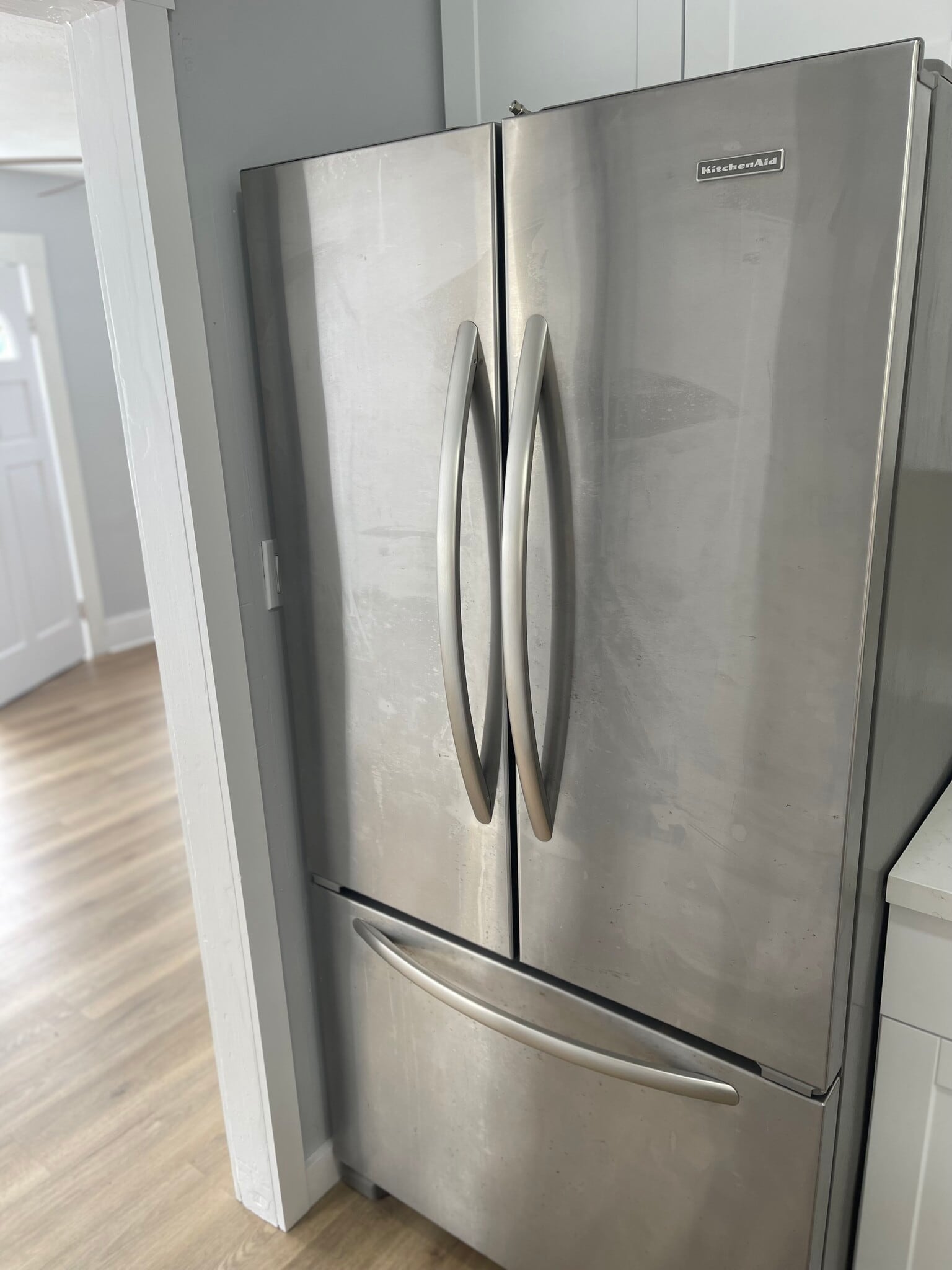 French Door Refrigerator with Ice and water - 906 7th St