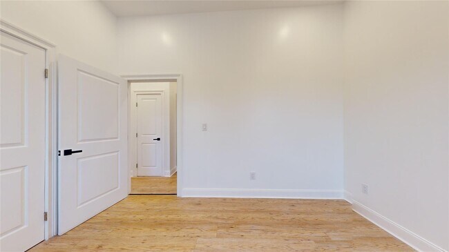 Building Photo - 2050 Strauss St