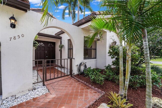 Building Photo - 7850 Villa Nova Dr