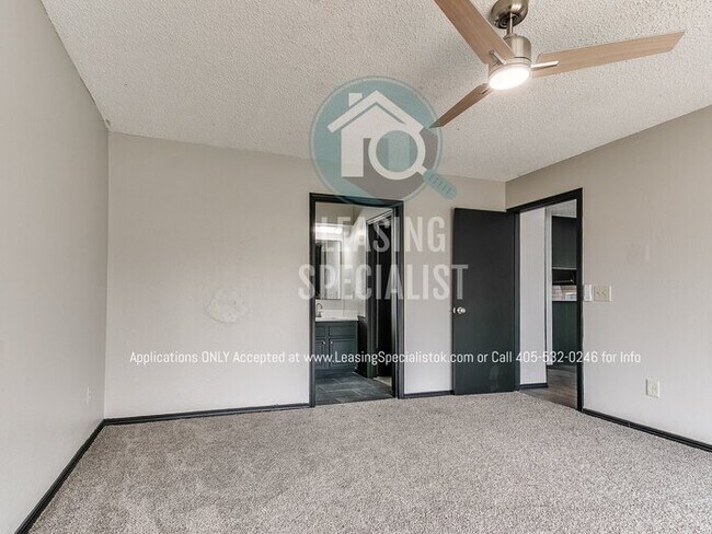 Building Photo - Spacious Updated 3 Bed 2 bath Home