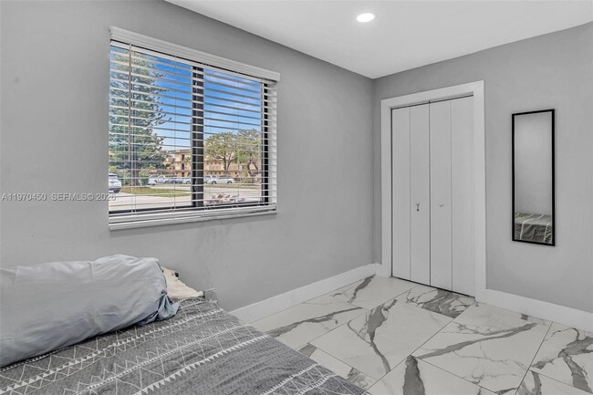 Building Photo - 6781 Franklin St