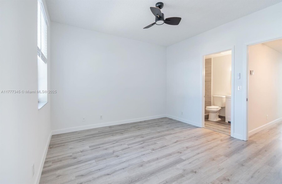 SO FLO Real Estate Group 65 WHITEHEAD CIR WESTON - 65 Whitehead Cir