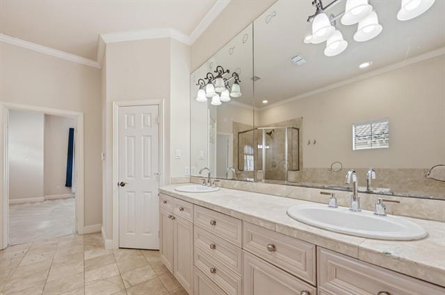 Building Photo - 1020 Pavillion St