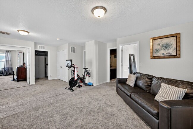 Building Photo - "Spacious 4-Bed Sanctuary with 3.5 Baths in Fountain, CO – Your Perfect Home Awaits!"