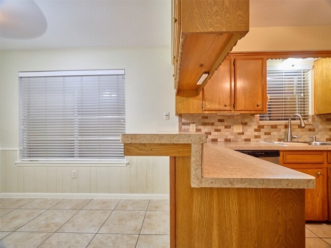 Building Photo - 4804 Fairhaven St