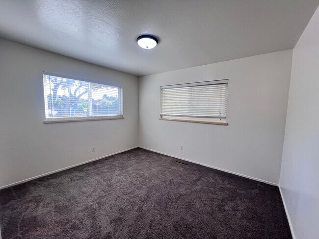 Building Photo - 37565 2nd St