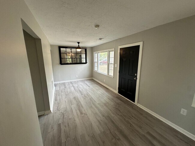 Building Photo - 2932 Abelia Dr