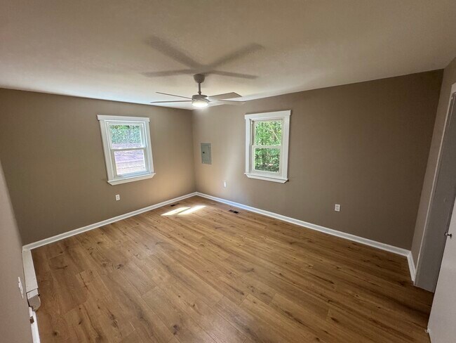Building Photo - 3671 Sandy Creek Rd