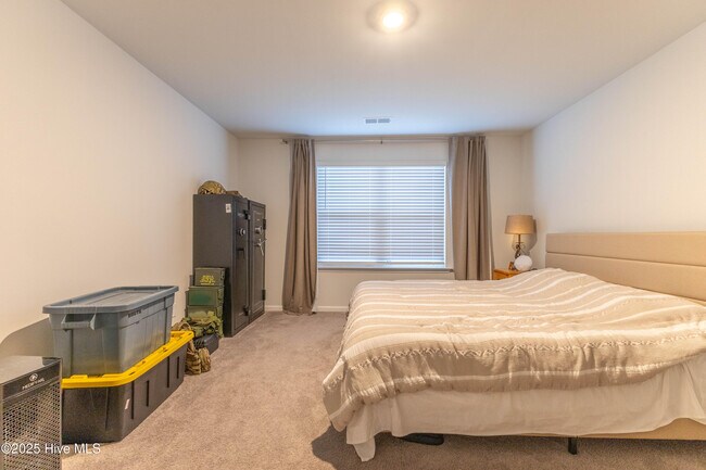 Building Photo - 509 Birdsong Dr