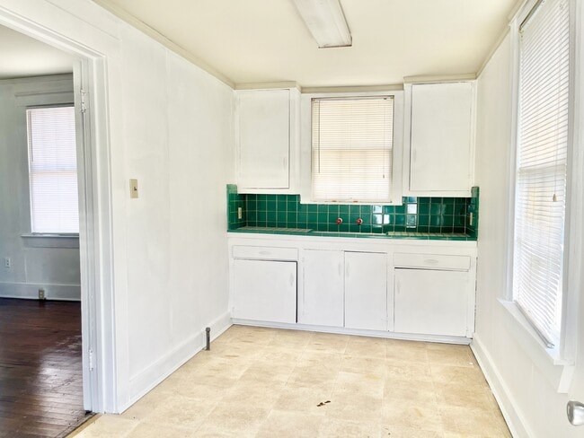 Building Photo - 3104 Wilshire Dr
