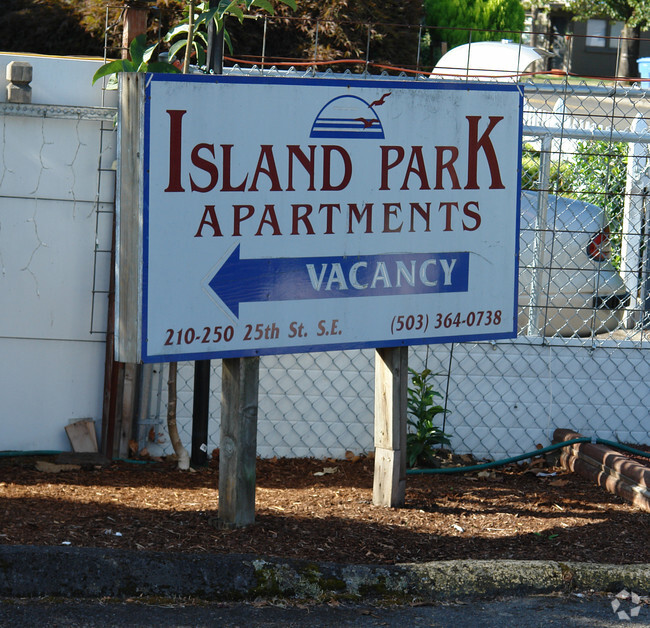 Building Photo - Island Park Apartments