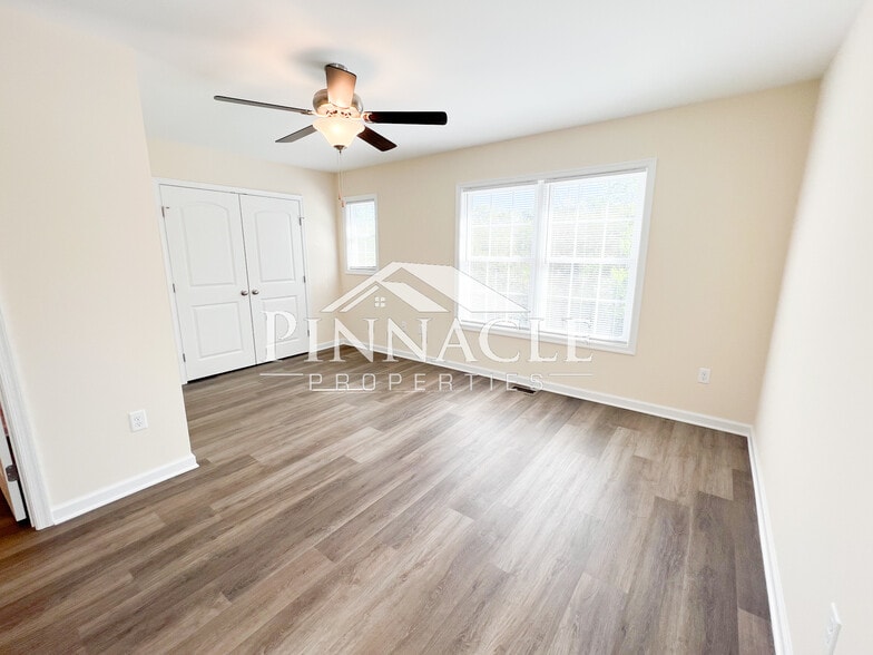 Building Photo - 2325 Tazewell Ave