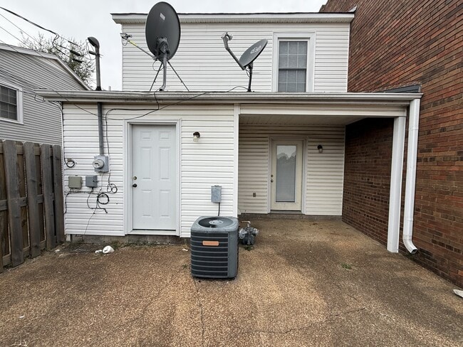 Building Photo - 226 Hickory Trail