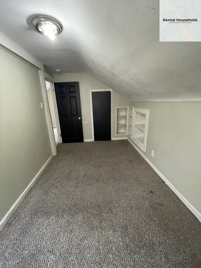 Building Photo - Beautiful 4 Bedroom Bungalow- Just $1300 a month