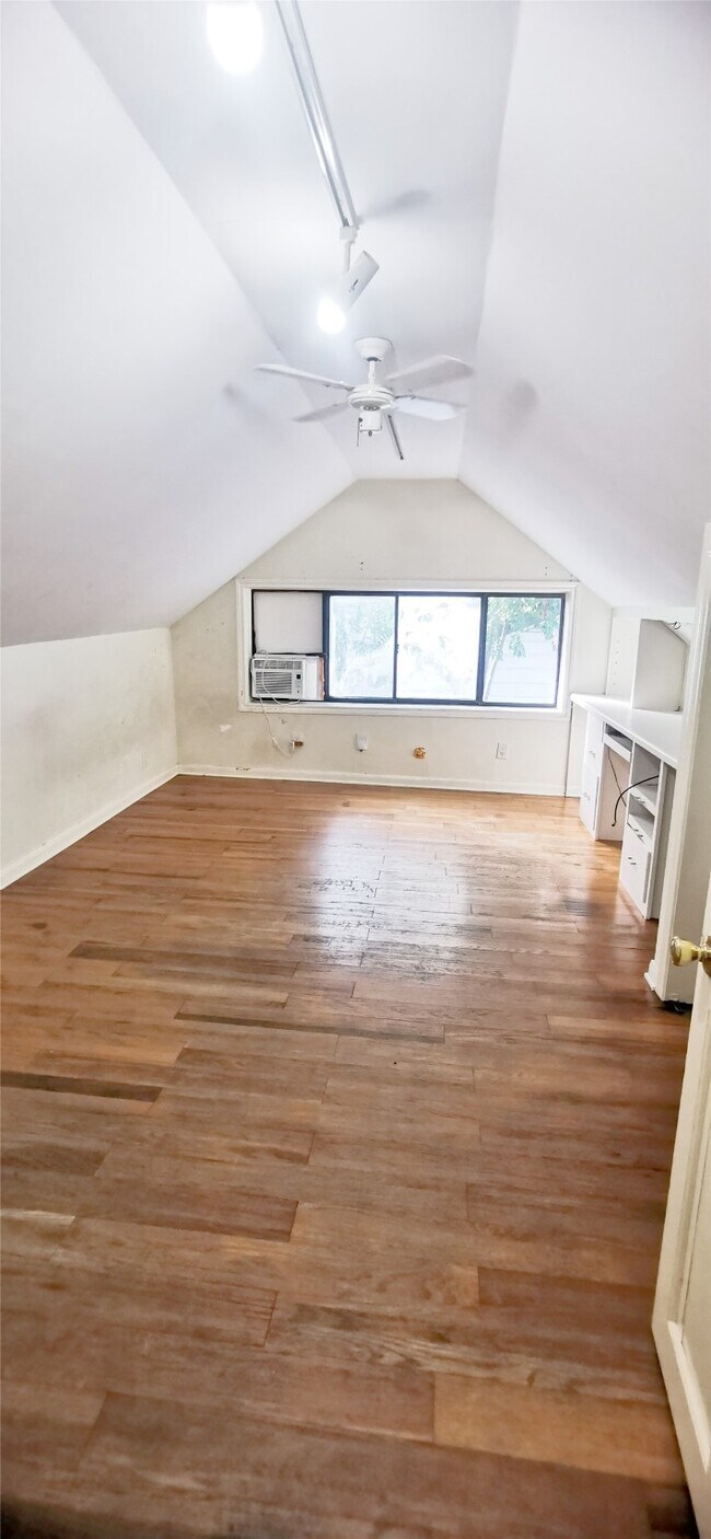 Building Photo - 6601 Sharpview Dr