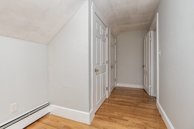 Building Photo - 179 Main St