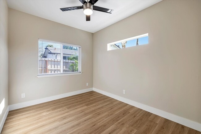 Building Photo - NEWER 2 BED, 1 BATH HOME WITH HUGE YARD AND ENCLOSED DRIVEWAY