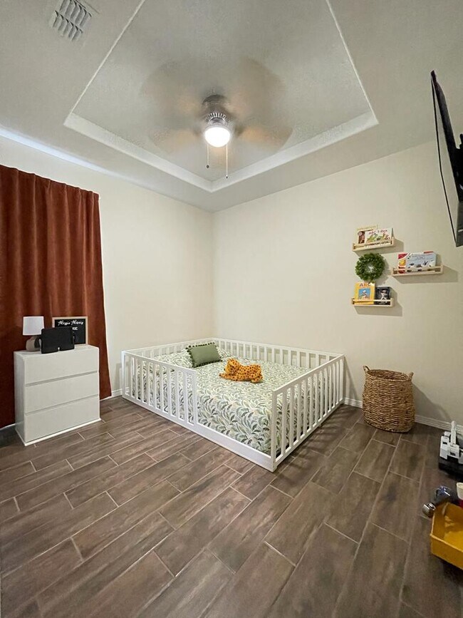 Building Photo - 1602 W Greenwich St