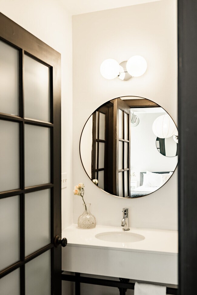 Building Photo - 1304 Broadway-ID1056031P