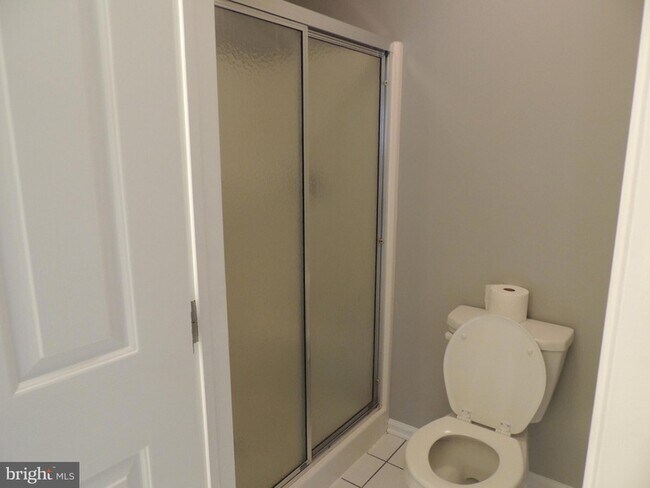 Building Photo - 404 Pinebrooke Cir